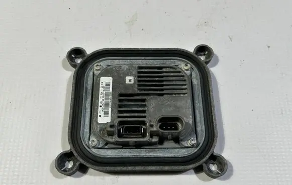 Chevrolet Corvette C6 Voltage converter/converter module 89865214