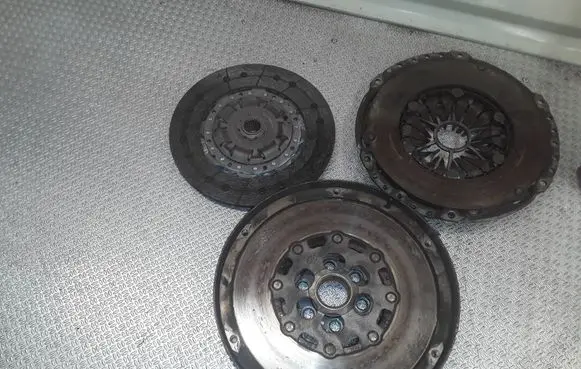 Opel Zafira B Clutch set kit 15024110 324039410