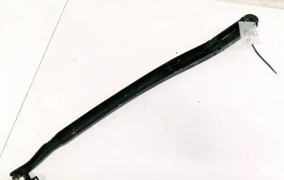 Volkswagen Touareg I Front wiper blade arm