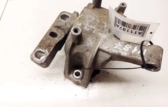 Volkswagen Sharan Engine mount bracket 5N0199262