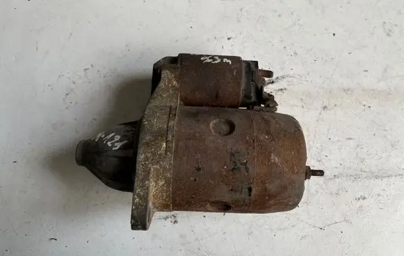 Mazda 121 Starter motor