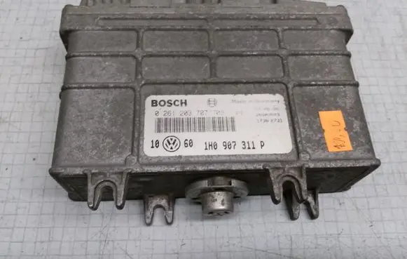 Volkswagen Golf III Engine control unit/module 0261203707 0261203708 1H0907311P