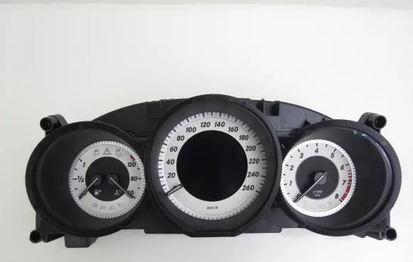 Mercedes-Benz CLS C218 X218 Speedometer (instrument cluster) A2189005203