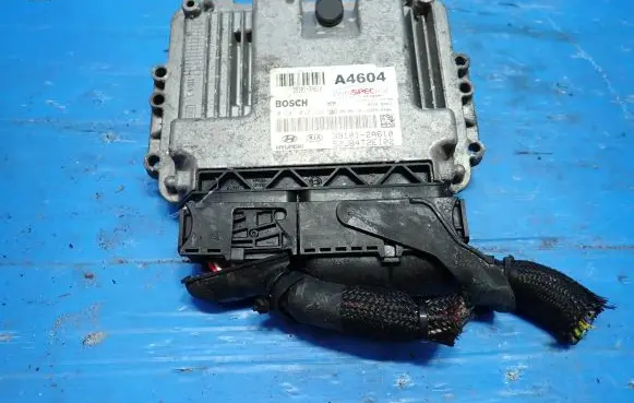 KIA Rio Engine control unit/module 39101-2A610 0281012332