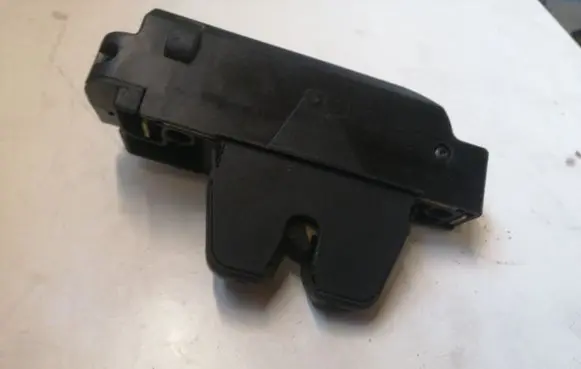 Citroen Xsara Picasso Tailgate/trunk/boot lock/catch/latch 21090009 330892