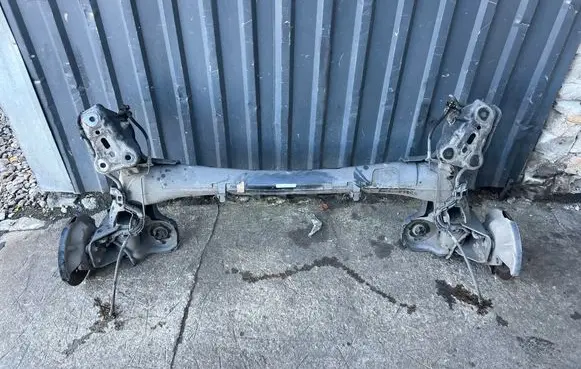 Opel Mokka B Rear axle beam 