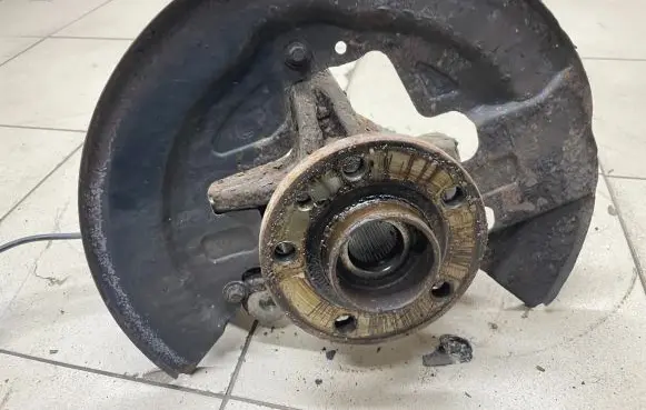Volvo XC60 Front wheel hub spindle knuckle