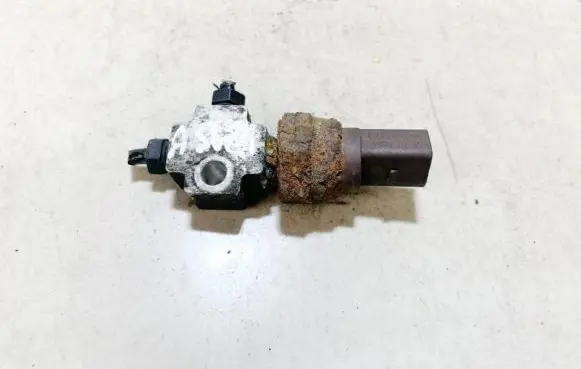 Volkswagen Bora Reversing light switch sensor 6e0611755