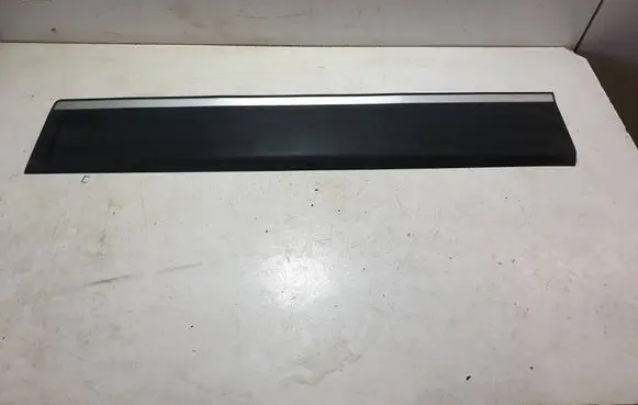 Volvo XC70 Front door trim (molding) 31283101