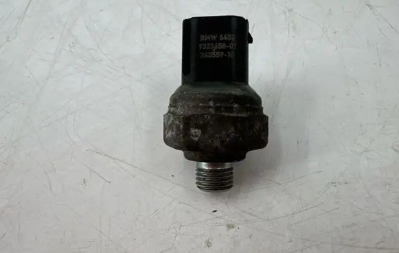 BMW 3 G20 G21 Air conditioning (A/C) pressure sensor 9323658