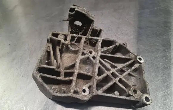 Audi A4 S4 B6 8E 8H A/C compressor mount bracket 038260885C