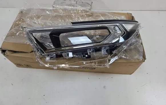 Toyota RAV 4 (XA40) Front triangle window/glass 8110B4284