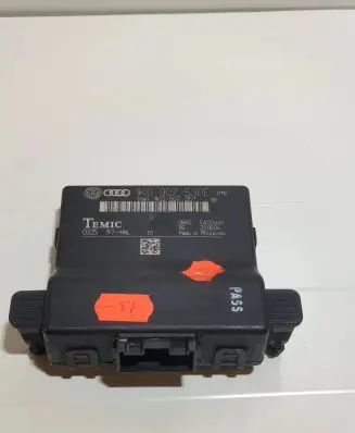 Volkswagen Golf V Gateway control module 1K0907530E 1K0907951