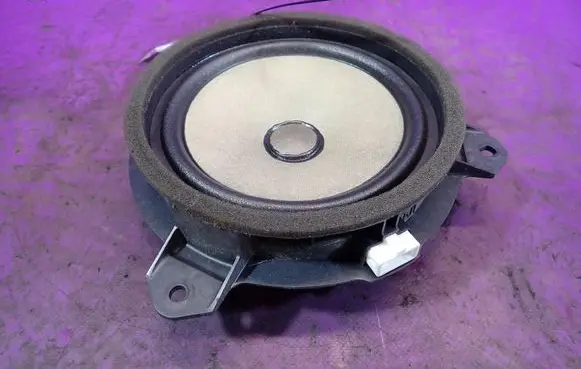 Toyota Yaris Front door speaker 