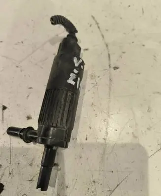 Volvo V70 Windscreen/windshield washer pump 14919