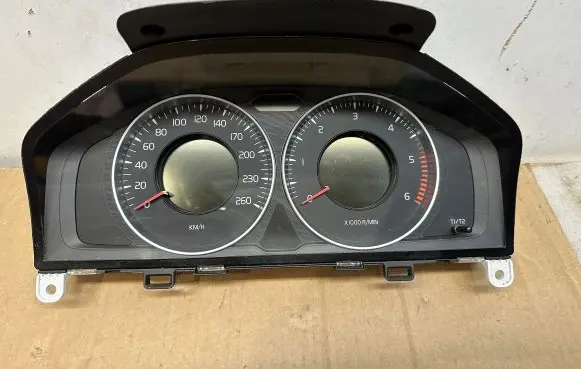 Volvo V70 Speedometer (instrument cluster) 36000913 31327581AA 69399820U
