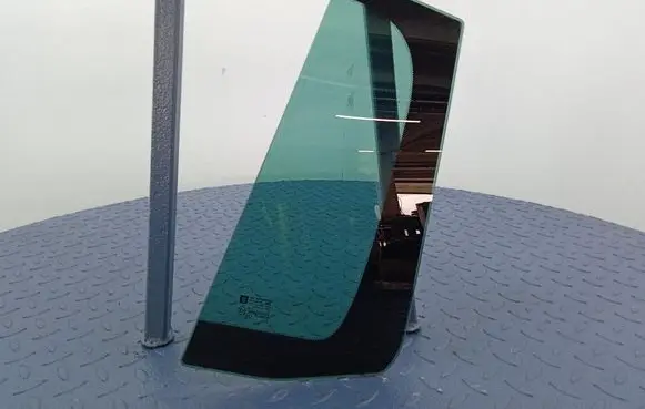 Opel Zafira C Rear door window glass 