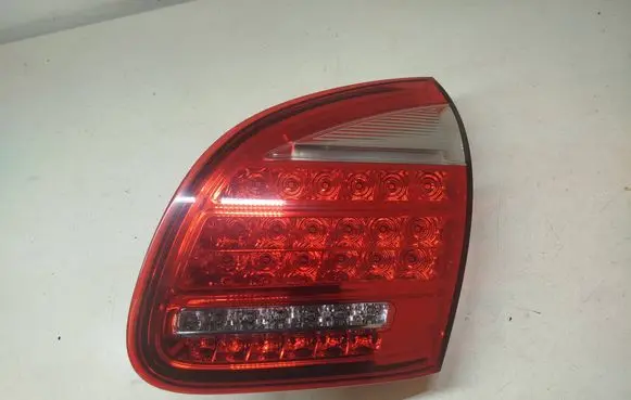 Porsche Cayenne (92A) Tailgate rear/tail lights 7P5945094K 89090774