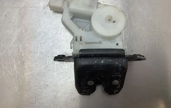 Nissan Qashqai Loading door lock 