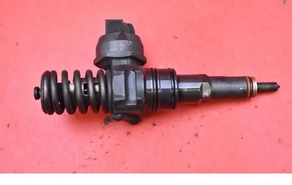Volkswagen Golf IV Fuel injector 038130073AG