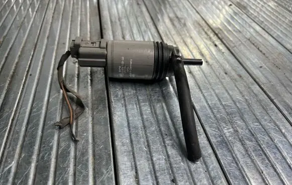 BMW 3 E92 E93 Windscreen/windshield washer pump 67126934159 6934159