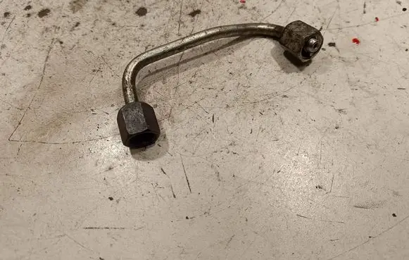 Audi SQ7 Fuel injector supply line/pipe 