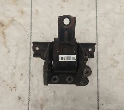 Engine mount bracket