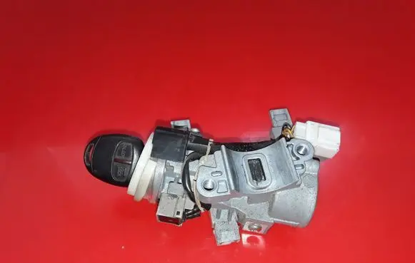 Mitsubishi Pajero Ignition lock X735821 6510