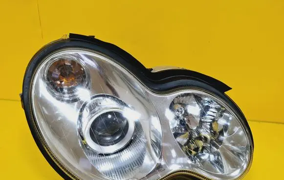 Mercedes-Benz C W203 Headlight/headlamp A2038203861
