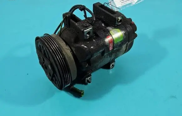Volkswagen PASSAT B5.5 Air conditioning (A/C) compressor (pump) 8D0260805D IMPRK1590237