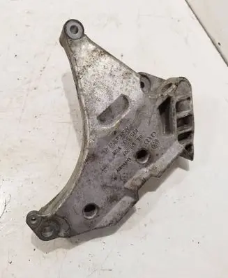 Skoda Octavia Mk2 (1Z) Engine mounting bracket 03L199207 KT553V120