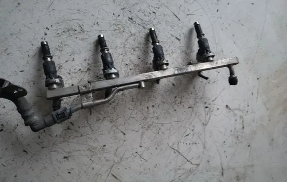 Opel Zafira B Fuel injectors set 55559375