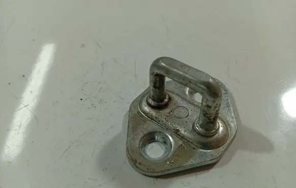 Toyota Avensis Verso Rear door lock loop/hook striker 