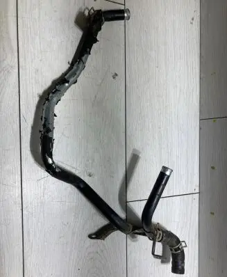 Toyota Hilux (AN10, AN20, AN30) Engine coolant pipe/hose