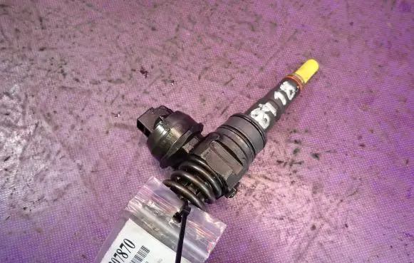 Seat Ibiza IV (6J,6P) Fuel injector 038130073BP
