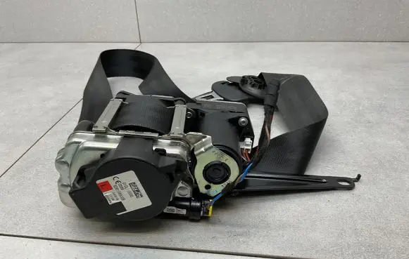 Volkswagen PASSAT B8 Front seatbelt 636198900B