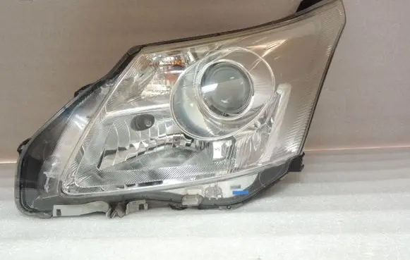 Toyota Avensis T270 Headlight/headlamp 9007560028 8113505310 8113505320