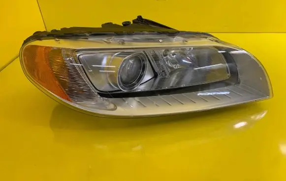 Volvo V70 Headlight/headlamp 31214348