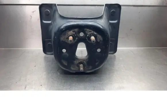 Honda CR-V Fender mounting bracket