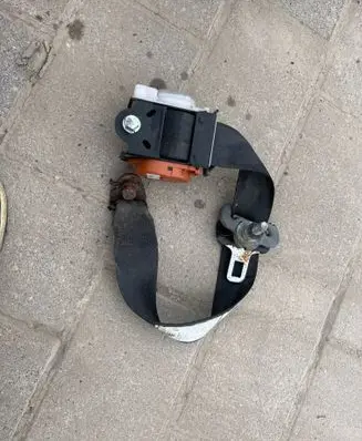 Honda CR-V Rear seatbelt N1975