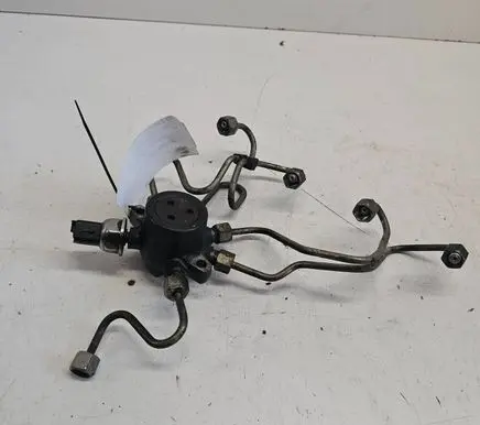 Renault Scenic II - Grand scenic II Fuel distributor 8200057345