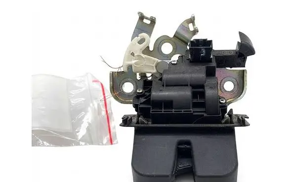 Skoda Fabia Mk3 (NJ) Tailgate exterior lock 8R0827505A