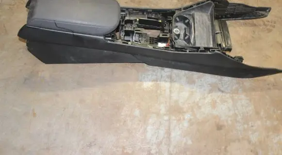 BMW X4 F26 Armrest 105004286 56557121 51169204251