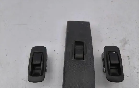 Toyota Corolla Verso AR10 Electric window control switch 848010F030B0