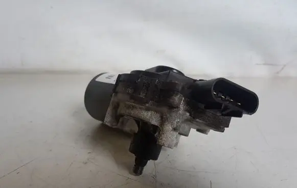 Opel Insignia A Wiper motor 13227393 AV1590601422