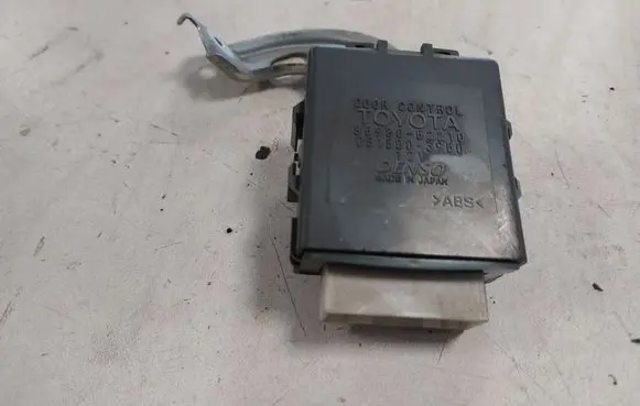 Toyota Yaris Door central lock control unit/module 8598052210