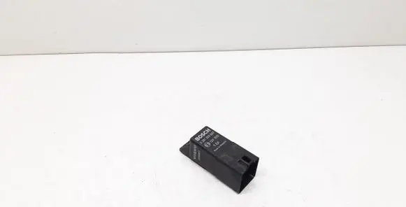 Volvo XC60 Glow plug pre-heat relay 30785663 0281003047