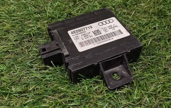 Audi A8 S8 D3 4E Alarm control unit/module 4E0907719