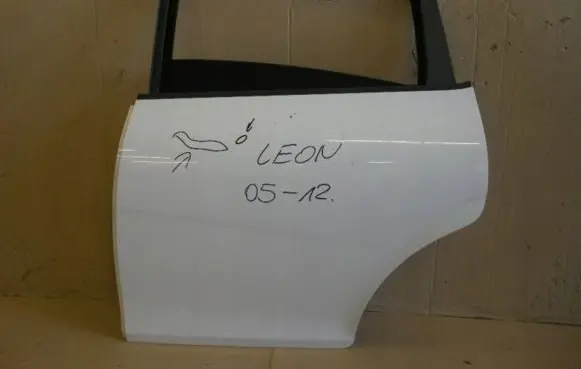 Seat Leon (1P) Rear door