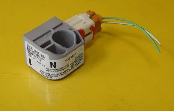 Suzuki Swift I Airbag deployment crash/impact sensor 38930-62J10-000 3893062J10000